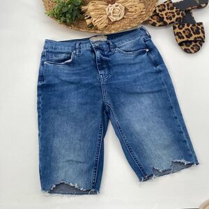 Free People Cut Off Jean Shorts Boyfriend knee Length Stretch Raw Hem 29‎